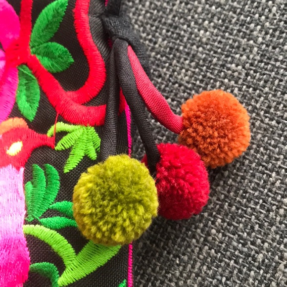 New Cross Body Bag from Thailand - Picture 3 of 6